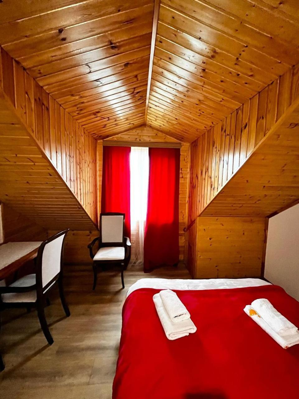 Nino & Irodi'S Guest House Kutaisi Ngoại thất bức ảnh