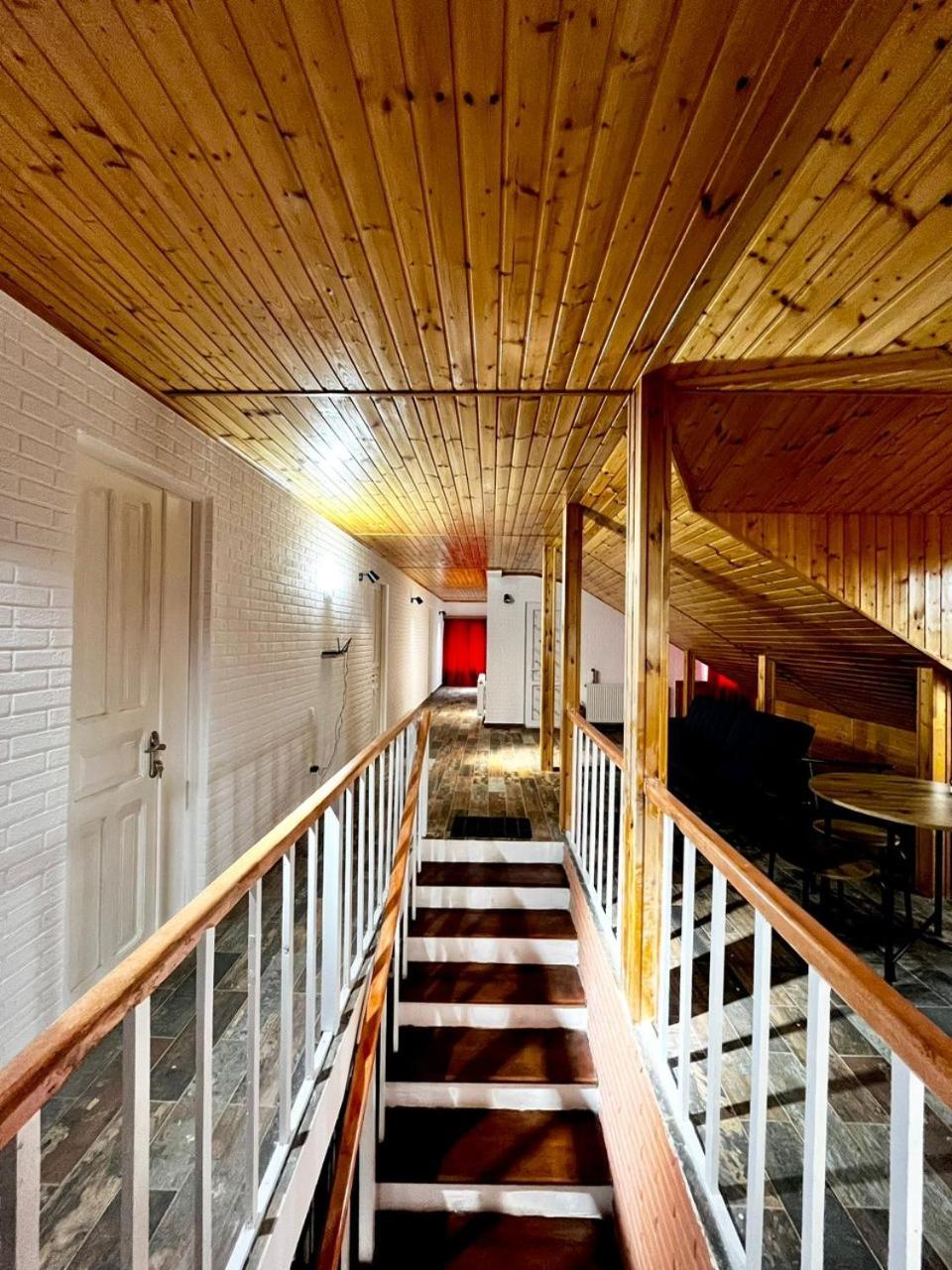 Nino & Irodi'S Guest House Kutaisi Ngoại thất bức ảnh