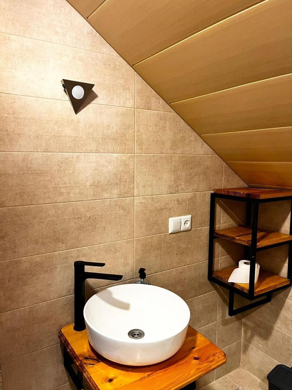 Nino & Irodi'S Guest House Kutaisi Ngoại thất bức ảnh