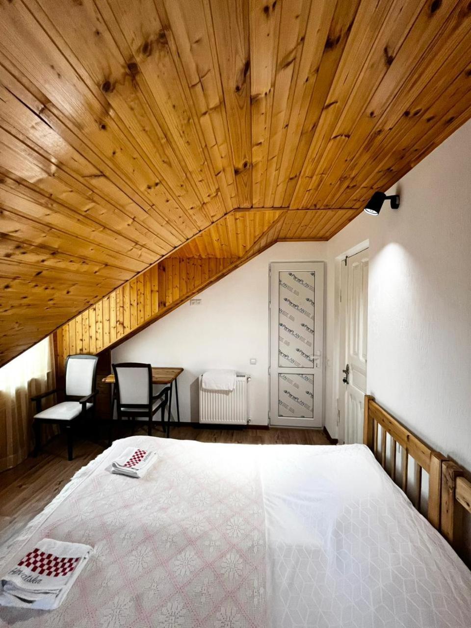 Nino & Irodi'S Guest House Kutaisi Ngoại thất bức ảnh